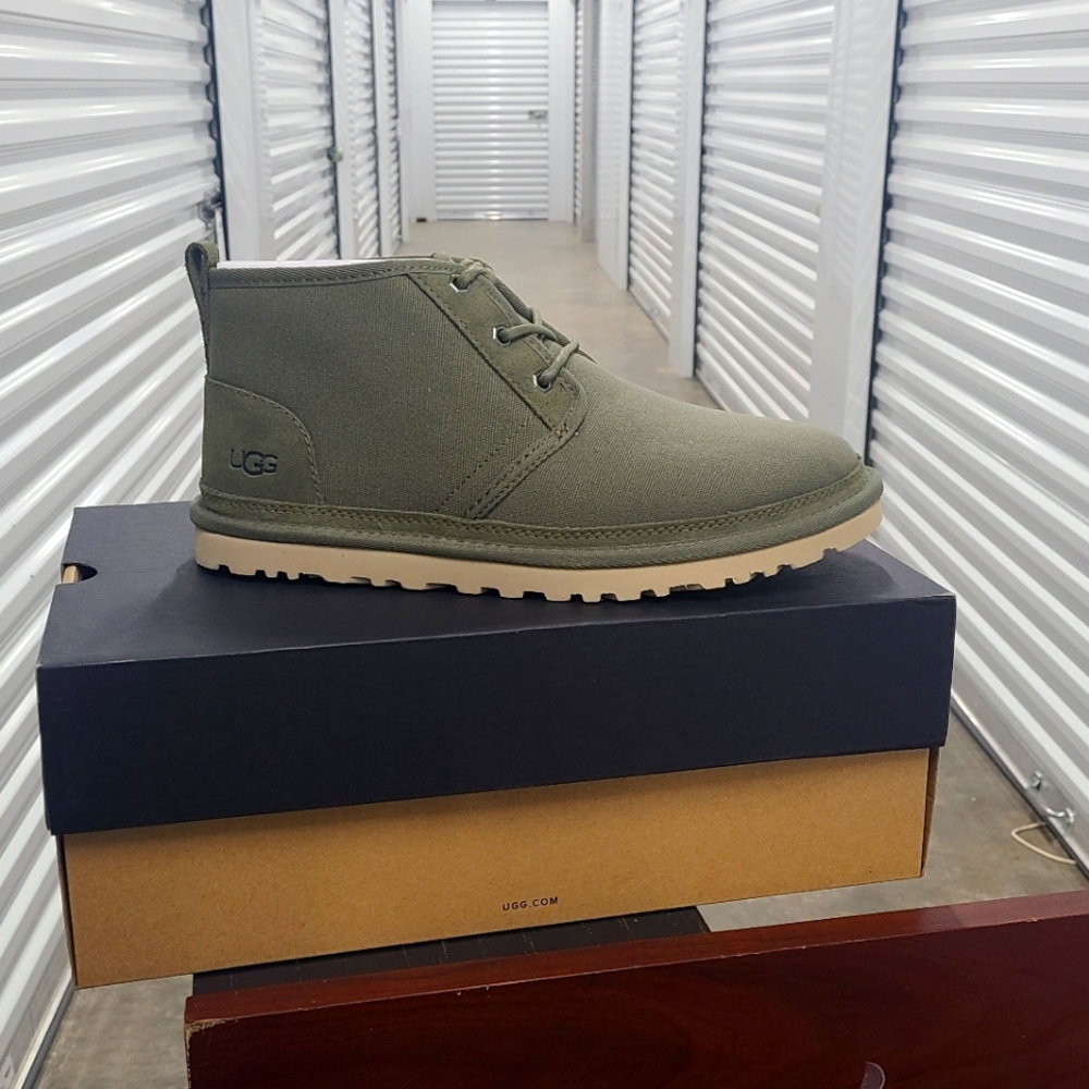 Mens Uggs size 9